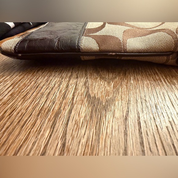 🤎 Coach Signature Swingpack Crossbody – Brown Monogram with Stripe - Picture 6 of 10